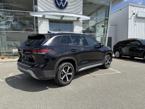 Deep Black Pearl 2026 Volkswagen Tiguan 2.0T SE