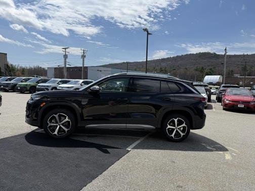 Deep Black Pearl 2026 Volkswagen Tiguan 2.0T SE