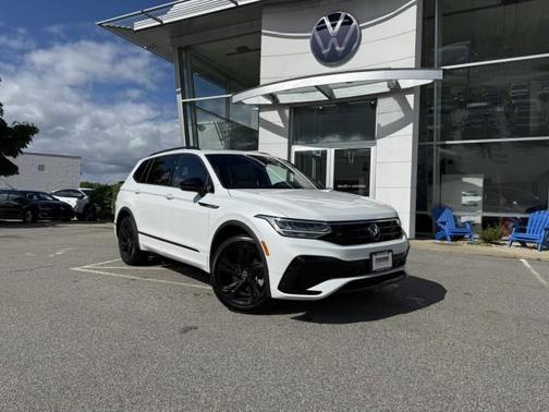 Opal White Pearl Effect 2024 Volkswagen Tiguan 2.0T SE R-Line Black