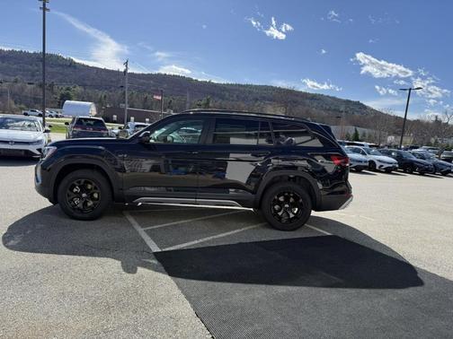 Deep Black Pearl Effect 2026 Volkswagen Atlas 2.0T Peak Edition