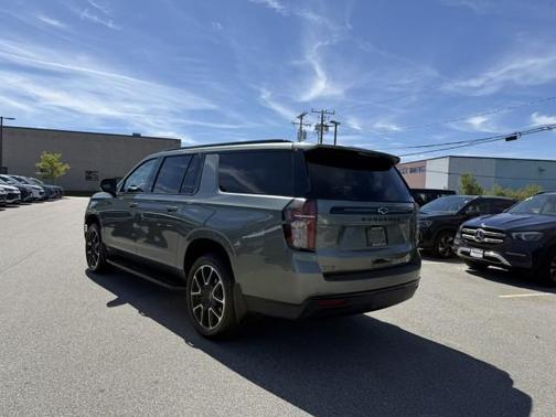 2023 Chevrolet Suburban RST
