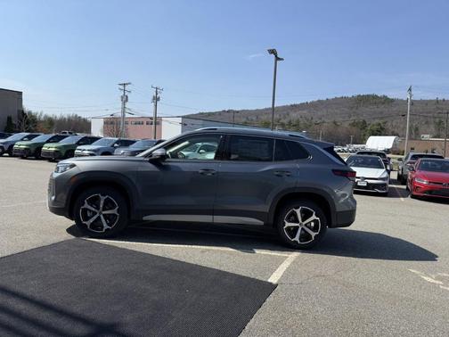 Platinum Gray Metallic 2026 Volkswagen Tiguan 2.0T SE