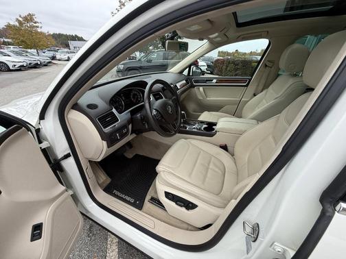 2012 Volkswagen Touareg Lux