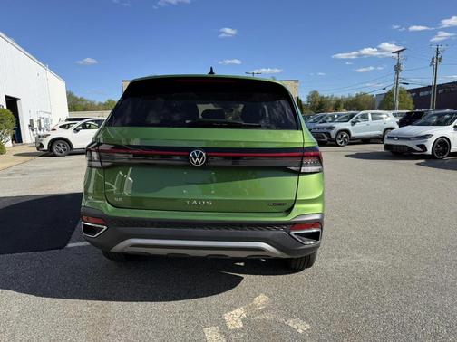 Bright 2026 Volkswagen Taos 1.5T SE