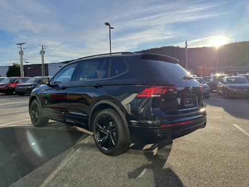 2024 Volkswagen Tiguan 2.0T SE R-Line Black
