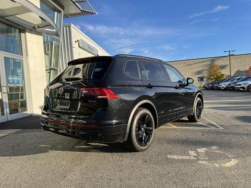 2024 Volkswagen Tiguan 2.0T SE R-Line Black