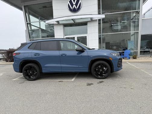 Monterey Blue Pearl 2026 Volkswagen Tiguan 2.0T SE R-Line Black