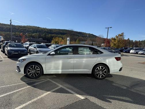 2026 Volkswagen Jetta 1.8T SE