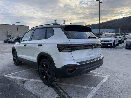 2025 Volkswagen Taos 1.5T SE Black