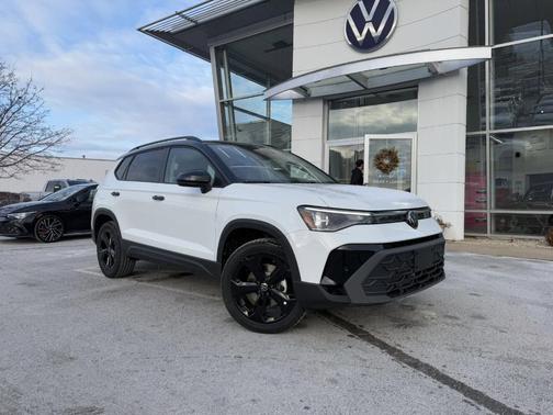 2025 Volkswagen Taos 1.5T SE Black