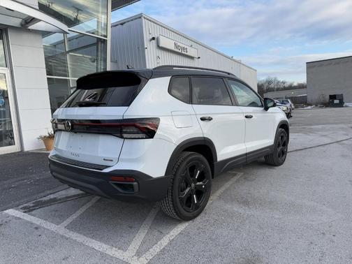 2025 Volkswagen Taos 1.5T SE Black