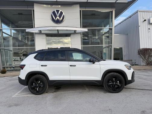 2025 Volkswagen Taos 1.5T SE Black