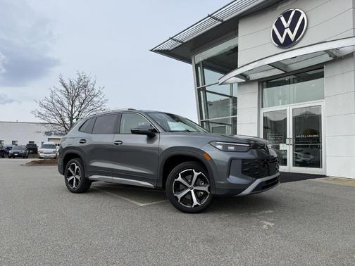 Platinum Gray Metallic 2026 Volkswagen Tiguan 2.0T SE