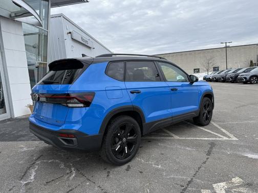 2025 Volkswagen Taos 1.5T SE Black