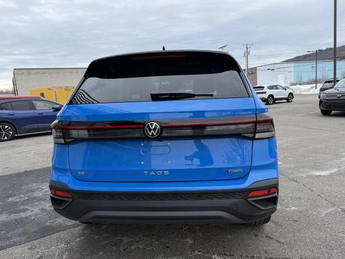 2025 Volkswagen Taos 1.5T SE Black