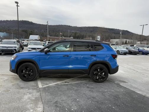 2025 Volkswagen Taos 1.5T SE Black