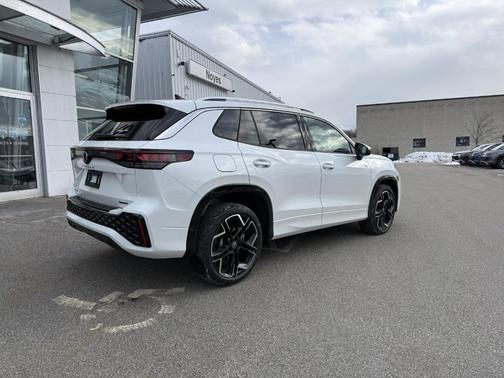 2026 Volkswagen Tiguan 2.0T SEL