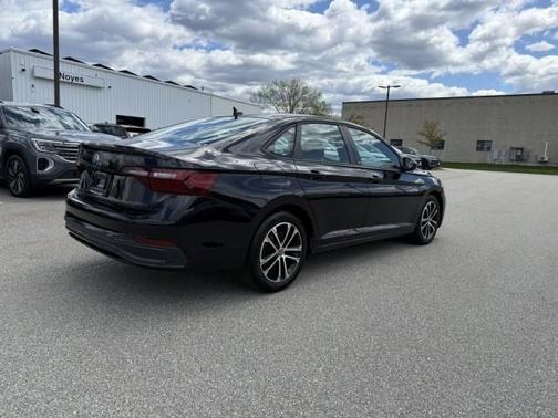 Deep Black Pearl Effect 2024 Volkswagen Jetta 1.5T Sport