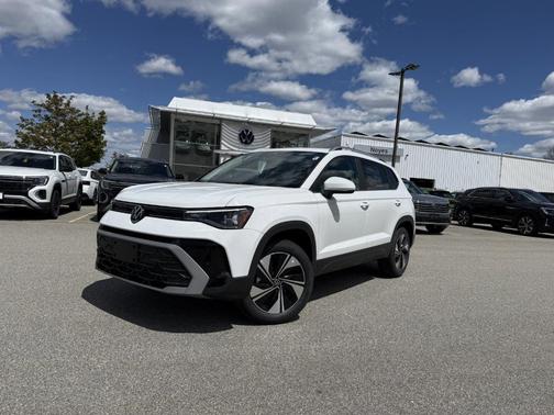 Pure White 2026 Volkswagen Taos 1.5T SE