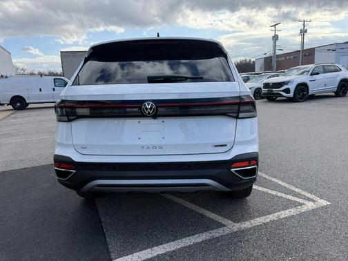 2026 Volkswagen Taos SE