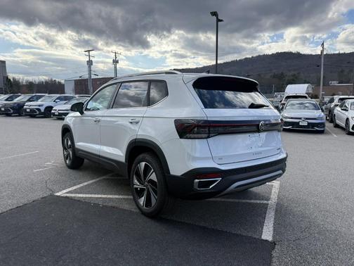 2026 Volkswagen Taos SE