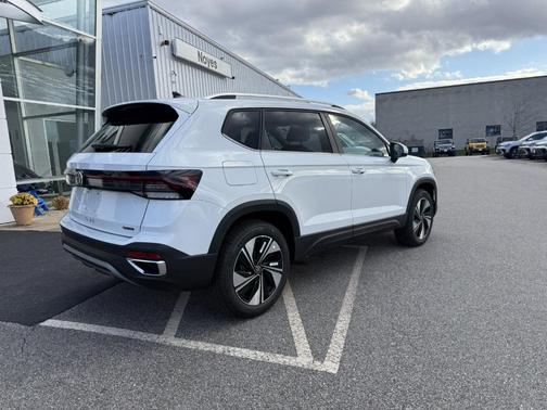 2026 Volkswagen Taos SE