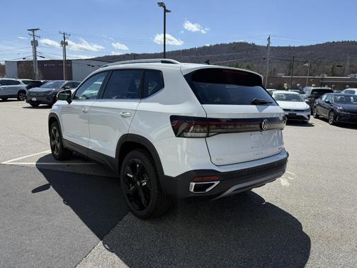 2025 Volkswagen Taos 1.5T SEL