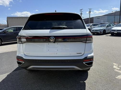 2025 Volkswagen Taos 1.5T SEL