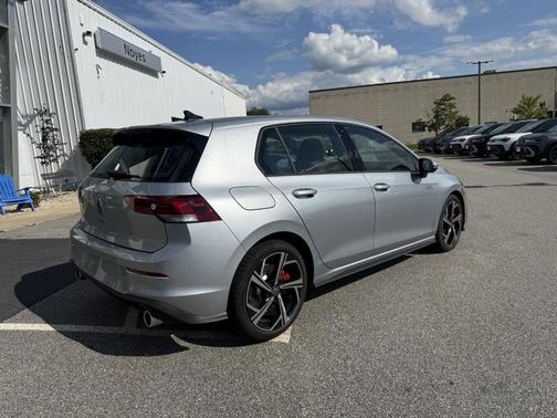 2025 Volkswagen Golf GTI 2.0T SE