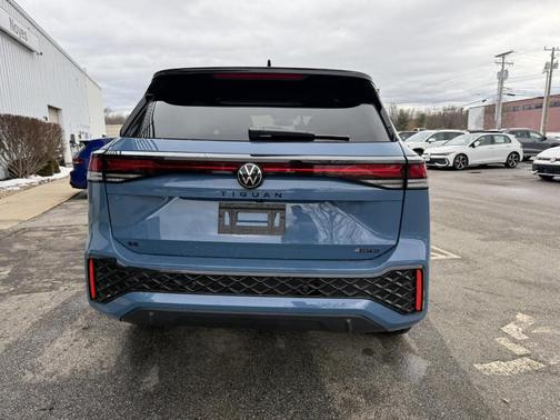 2026 Volkswagen Tiguan 2.0T SE R-Line Black