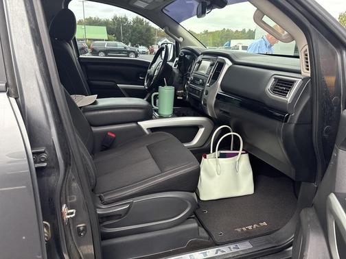 2018 Nissan Titan SV