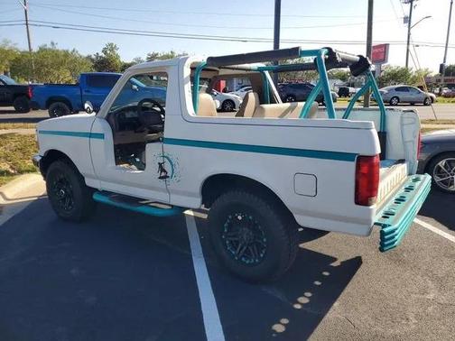 White 1996 Ford Bronco XLT