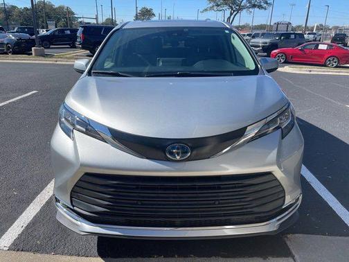 2022 Toyota Sienna XLE