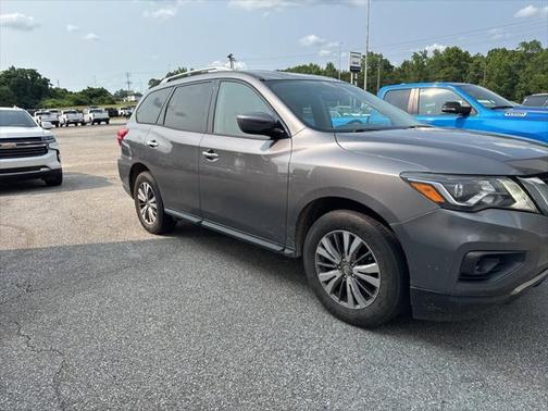 2019 Nissan Pathfinder SV