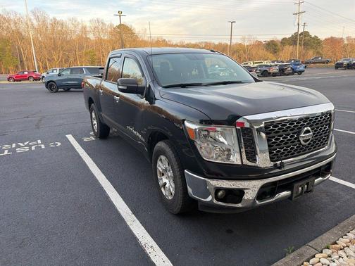 2018 Nissan Titan SV