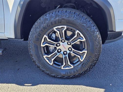 2024 GMC Canyon AT4