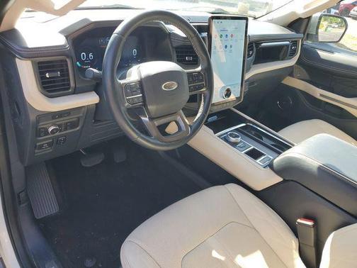Star White Metallic Tri-Coat 2022 Ford Expedition Platinum