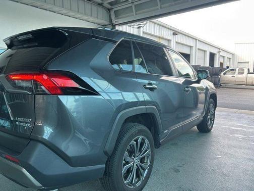 2024 Toyota RAV4 Hybrid SE