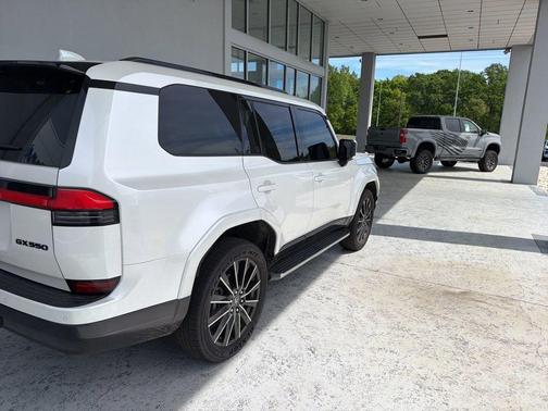 Eminent White Pearl 2024 Lexus GX 550 Premium+