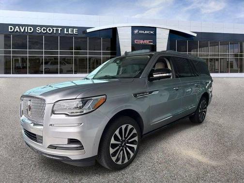 Silver Radiance Metallic Clearcoat 2023 Lincoln Navigator Reserve