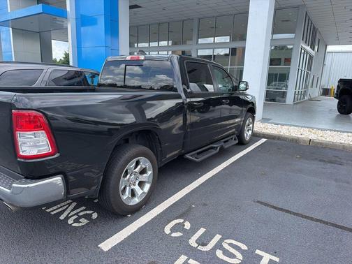 Diamond Black Crystal Pearlcoat 2022 RAM 1500 Big Horn/Lone Star