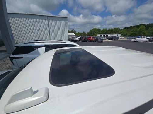 White Frost Tricoat 2022 GMC Sierra 1500 Denali