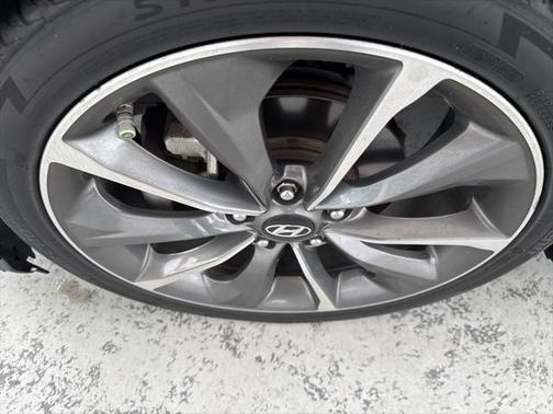 2020 Hyundai Veloster 2