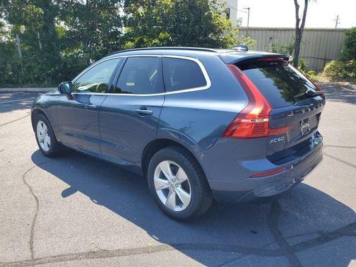 Denim Blue Metallic 2022 Volvo XC60 B5 Momentum