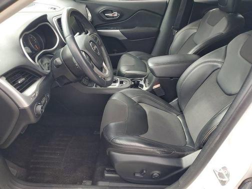 Bright White Clearcoat 2018 Jeep Cherokee Latitude Plus