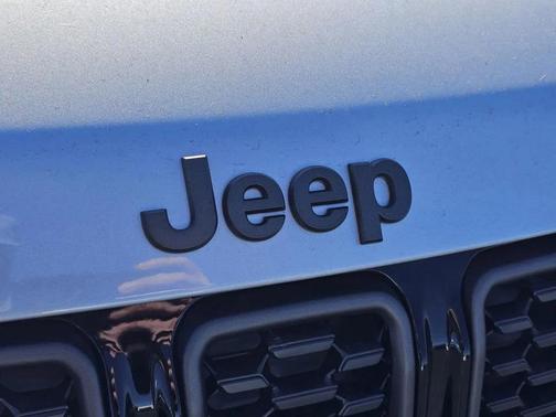 Silver Zynith Metallic Clearcoat 2026 Jeep Compass Latitude