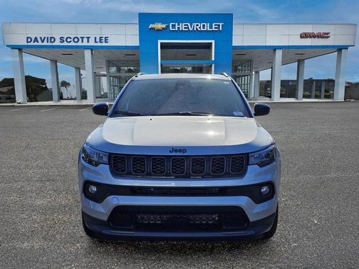 Silver Zynith Metallic Clearcoat 2026 Jeep Compass Latitude