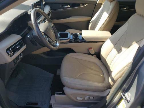 Silver Radiance Metallic Clearcoat 2023 Lincoln Nautilus Reserve