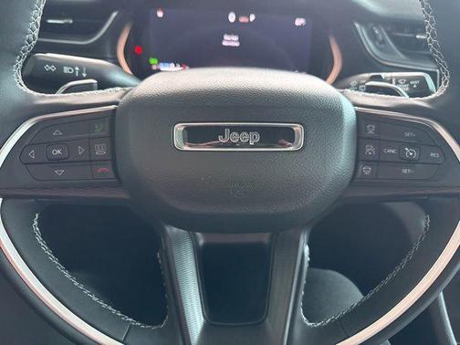 Bright White Clearcoat 2025 Jeep Grand Cherokee L Laredo