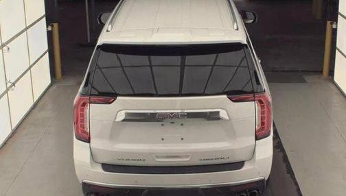 White Frost Tricoat 2022 GMC Yukon XL Denali